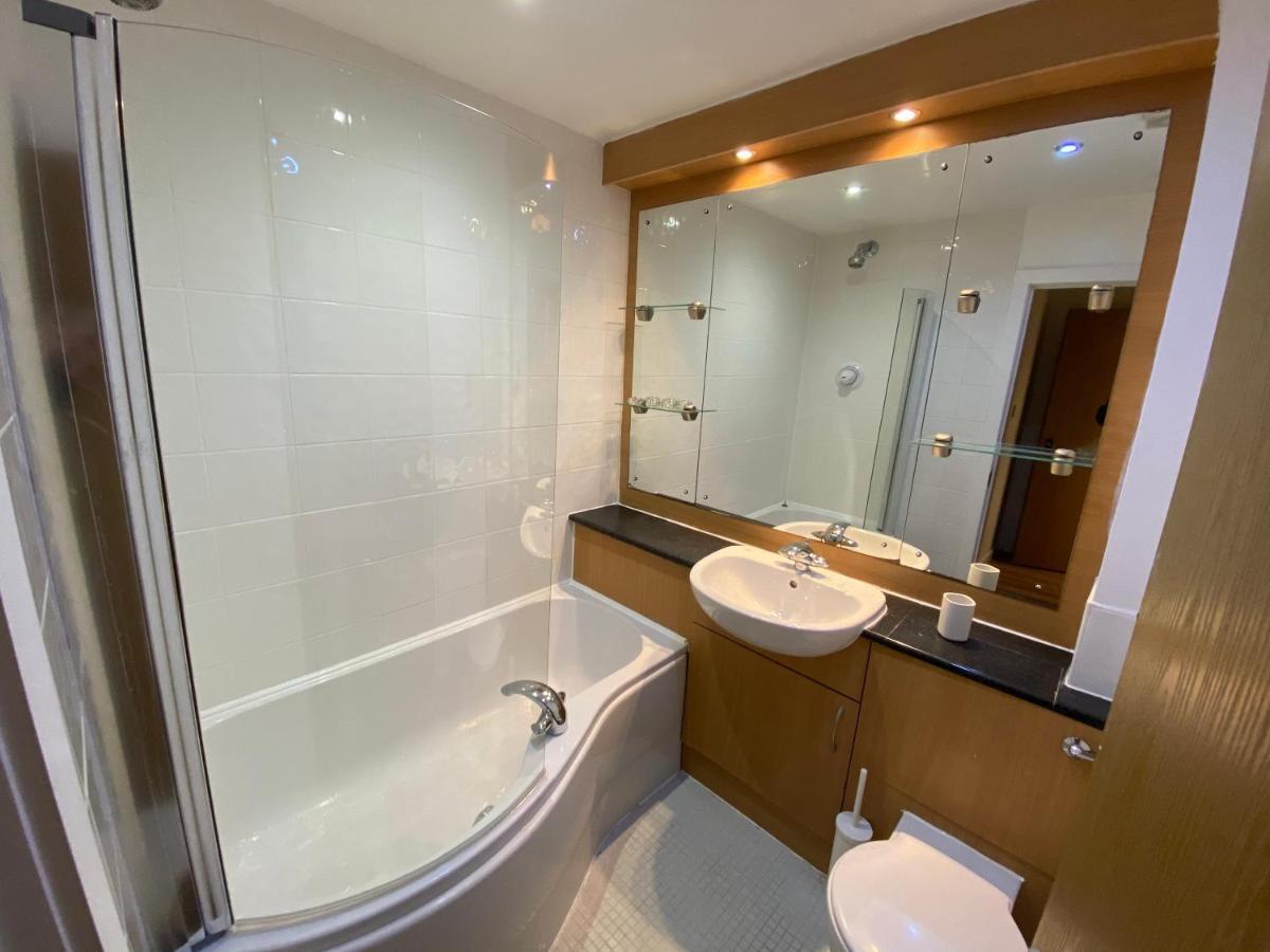Large 5-Bed City Centre Townhouse With Secure Parking Manchester Exterior photo
