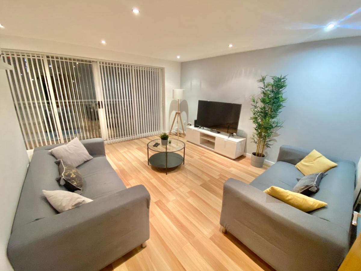 Large 5-Bed City Centre Townhouse With Secure Parking Manchester Exterior photo